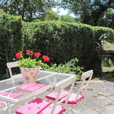 Chateau La Roussille Bed & Breakfast *