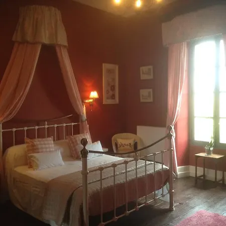 Chateau La Roussille Bed and Breakfast *